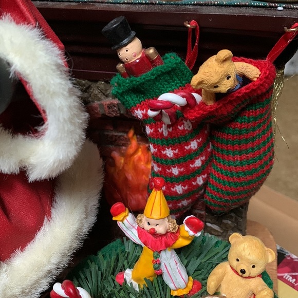 Kirkland Signature Fabric Mache Santa by the Fireplace Vintage - Picture 8 of 14